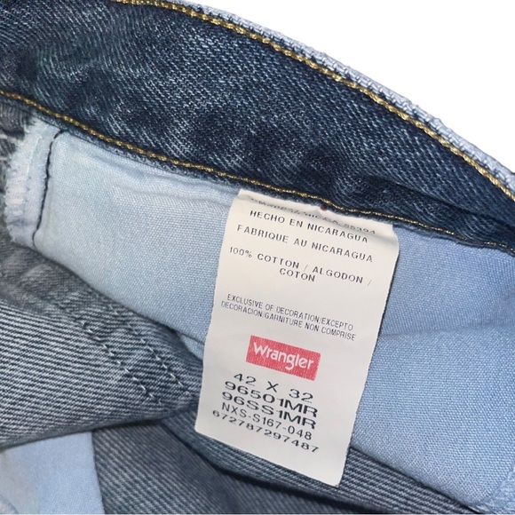 2/$20 🩵 Wrangler Men’s Light Wash Blue Jeans SIZE 42x32 - Picture 8 of 8